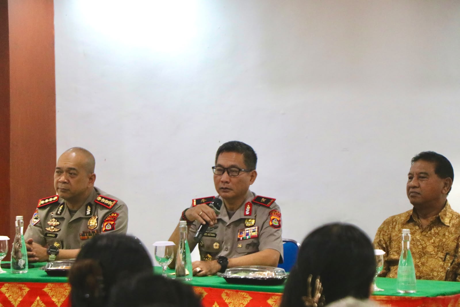 Bali Deputy Police Chief Meets Job Seekers and Business Representatives to Promote Professional Security Personnel