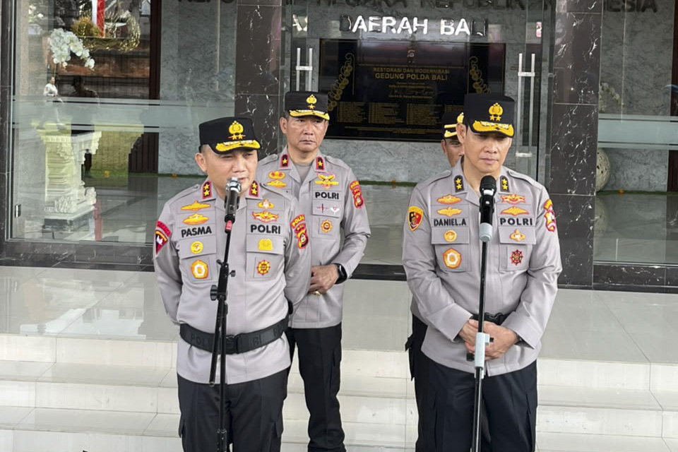 Daniel Adityajaya Bids Farewell as Pasma Royce Pledges to Bring Police Closer to the Community