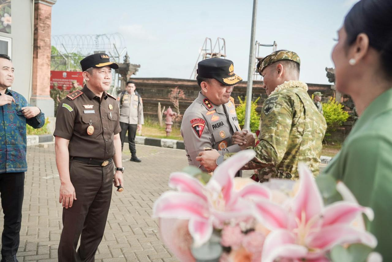 Bali Police Chief Welcomes New Udayana Military Commander, Underscoring TNI-Police Cooperation