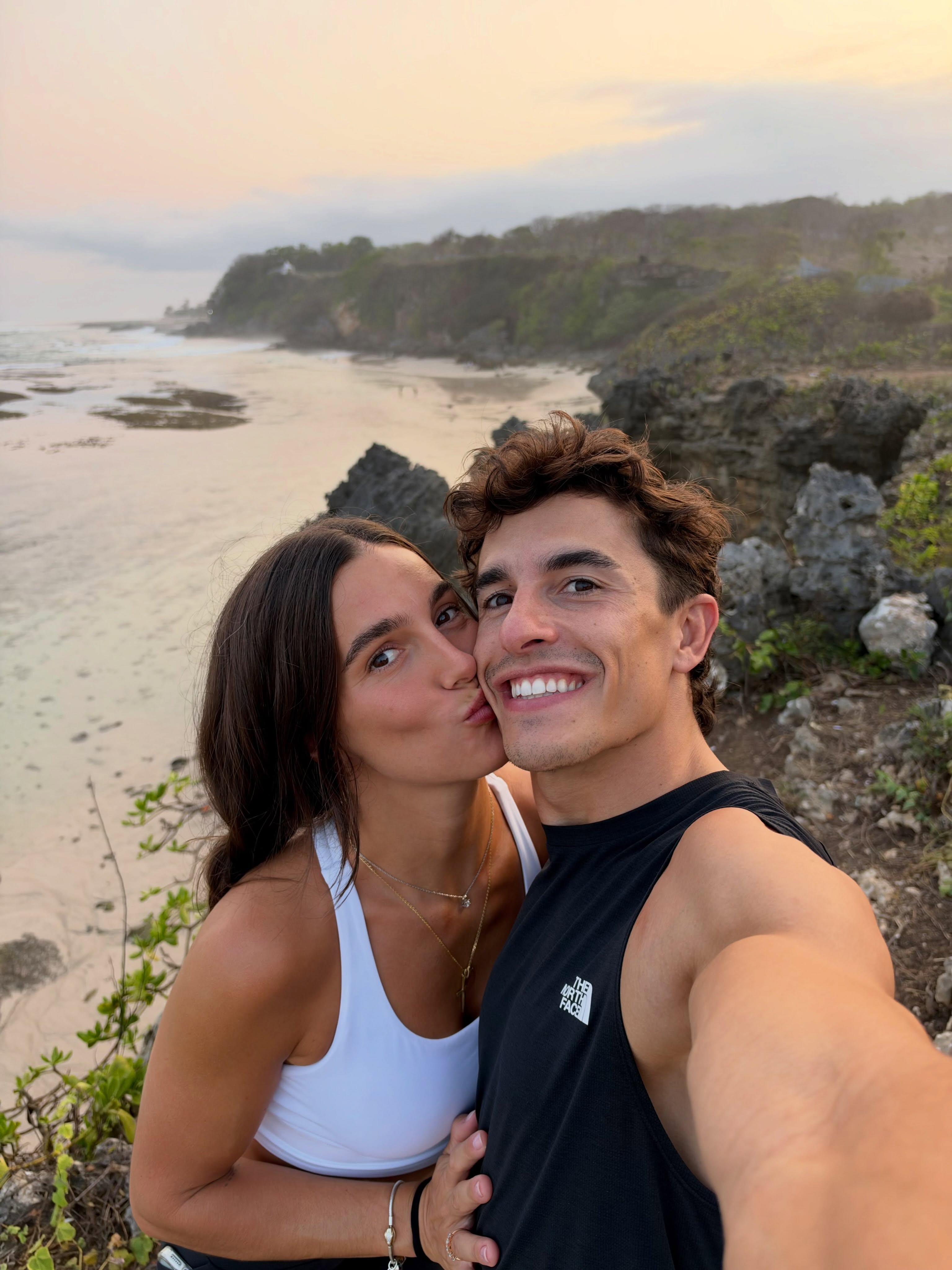 Pamer Foto Mesra di Bali, Marc Marquez Diingatkan Netizen Jangan Lupa Isi Bensin