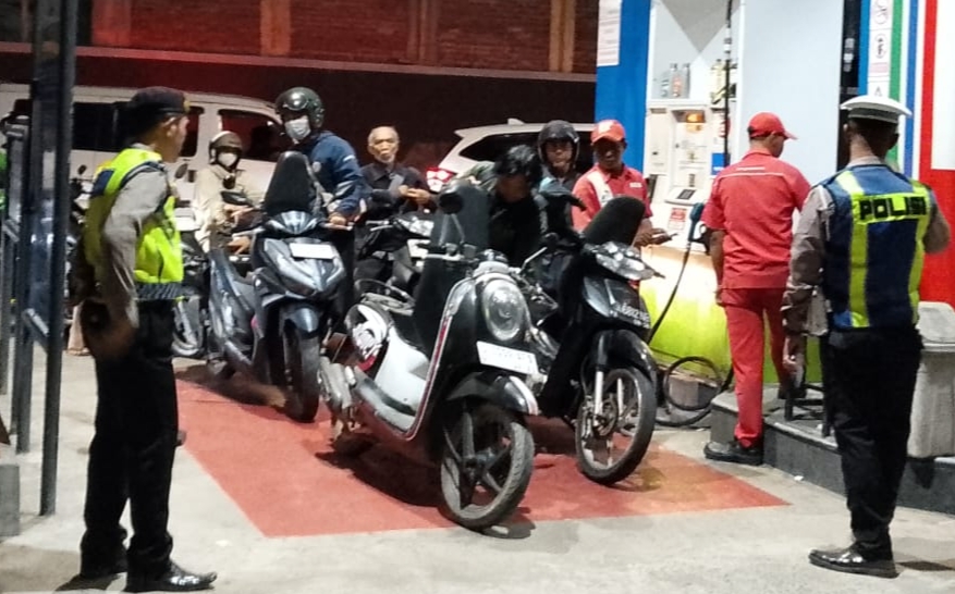 Antisipasi Kemacetan Akibat Antrean BBM, Polisi Pantau SPBU di Dentim