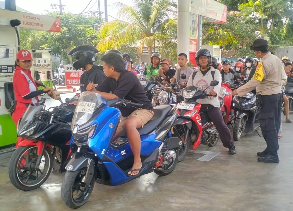 Antrean BBM Jadi Perhatian, 588 Personel Polisi Dikerahkan Amankan SPBU Denpasar dan Badung