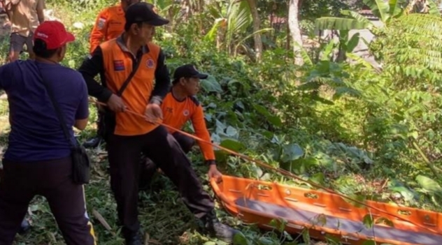 Terperosok ke Jurang 45 meter Lansia 70 Tahun Ini Berhasil Dievakuasi
