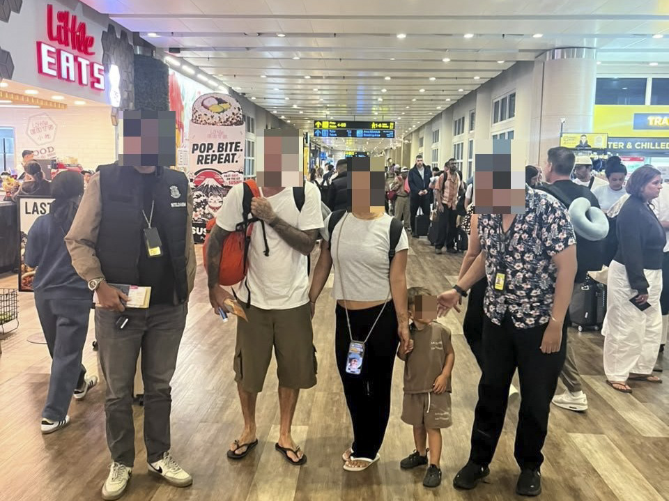 Imigrasi Ngurah Rai Deportasi 10 WNA, Dua Eks Narapidana Pencurian
