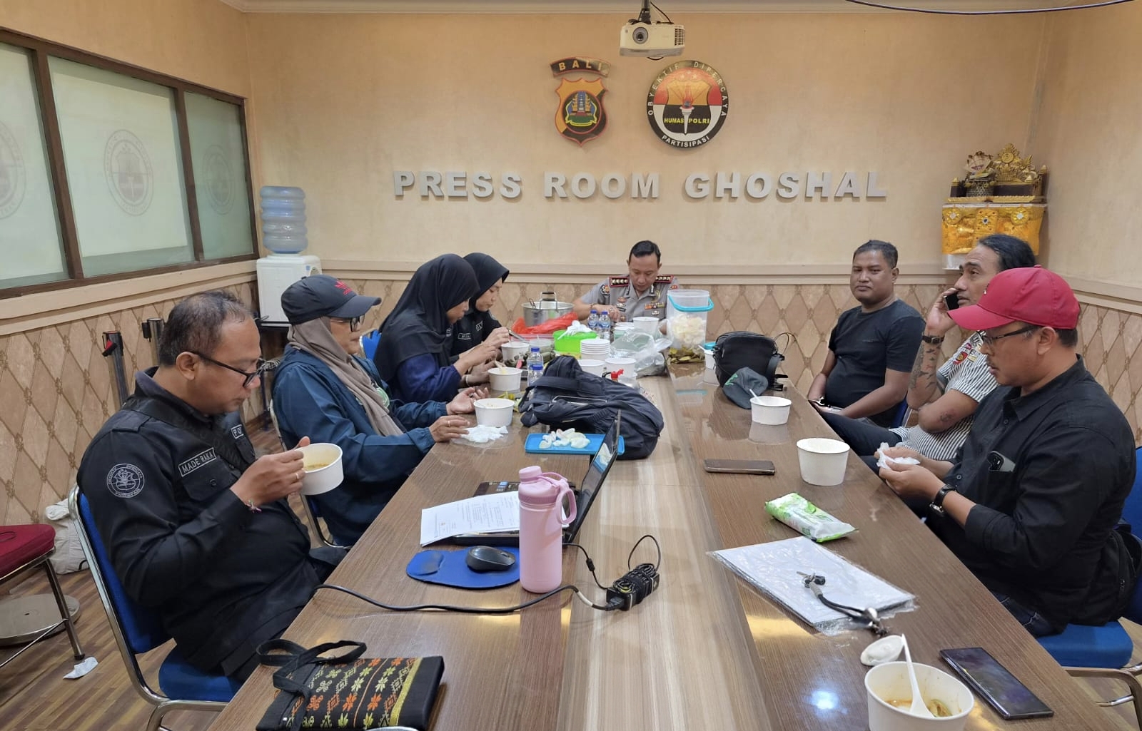 Bukan Sekadar Makan Siang, IWO Bali Hadirkan Kehangatan Persaudaraan untuk Kabid Humas Polda Bali