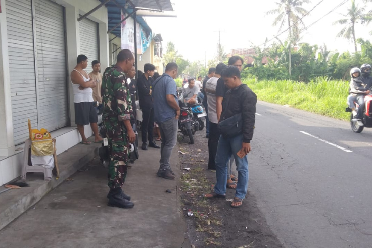 TKP Pembunuhan I Made Agus Aditya (26) di Jalan Raya Tojan, Desa Blahbatuh. (Istimewa)