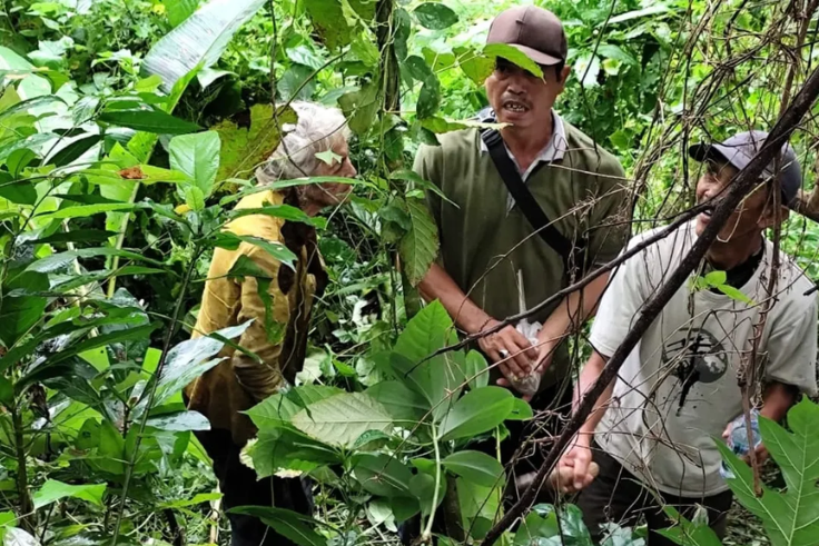 Ni Ketut Redaning (75) ditemukan oleh Tim SAR (Sumber foto: BASARNAS Bali)