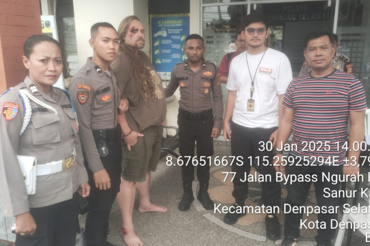 Bule asal Kanada, diamankan di Mapolsek Denpasar Selatan.