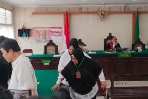 Satu keluarga yang aniaya wanita hamil di Jimbaran jalani sidang perdana di Pengadilan Negeri Denpasar.
