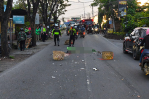 Polisi olah TKP tabrak lari wn Perancis di Jalan Raya Canggu, Banjar Pipitan, Desa Canggu, Kuta Utara Badung.