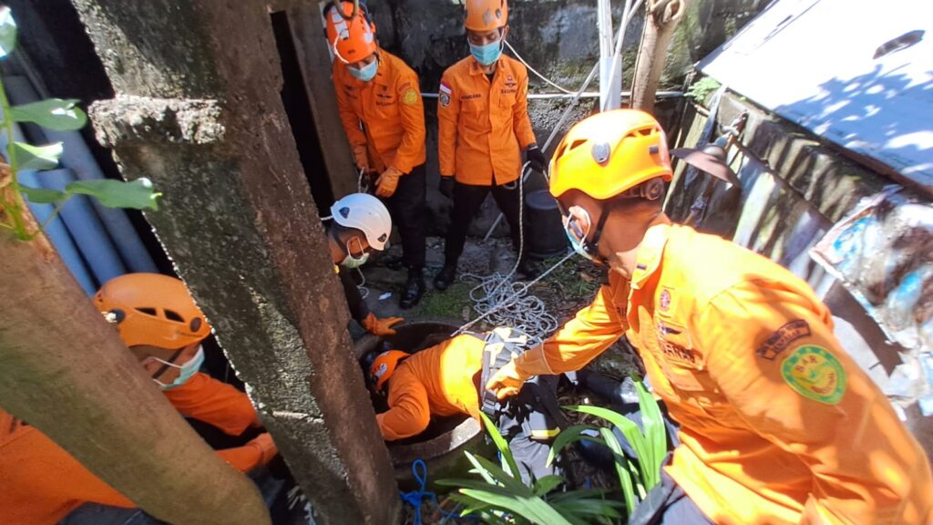 Lansia Ditemukan Tewas di Dalam Sumur, Ada Hal Janggal Saat Proses Evakuasi