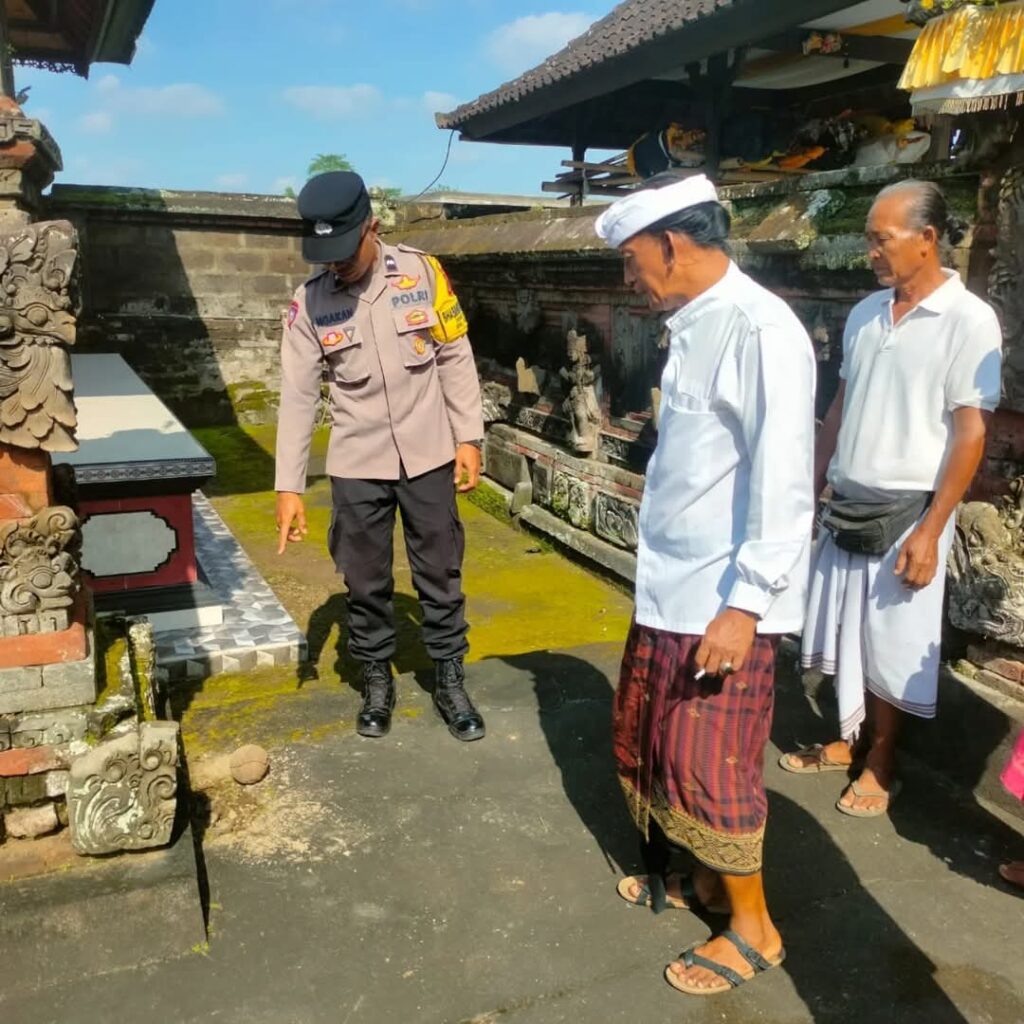 Olah TKP kasus pendeman dikeruk yang digelar akhir pekan lalu disaksikan oleh perwakilan pengempon pura.