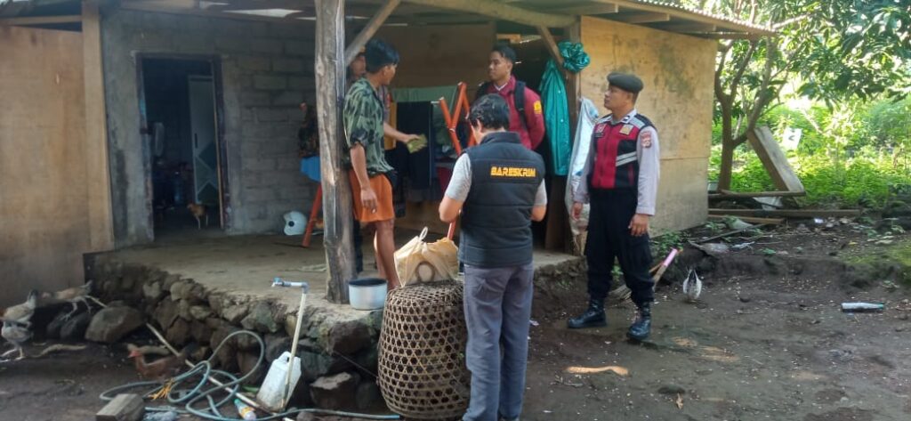 Kasus pencurian uang tunai di rumah Pak Sabar masih diselidiki oleh kepolisian.