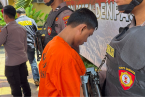I Wayan Sudirta dihadirkan saat rilis di Mapolsek Denpasar Selatan.