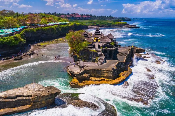 Pulau Dewata. (Foto: Dok Kemenparekraf/Baparekraf RI)