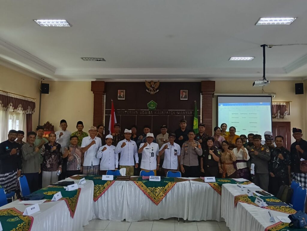 Kemenag dan FKUB Gianyar berkumpul bersama TNI dan Polri bahas Nyepi dan Idul Fitri bersamaan.