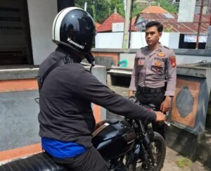 Polsek Padangbai menerima penitipan motor bagi pemudik yang hendak menyeberang ke Lembar.