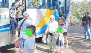 21 warga Sental Kangin dievakuasi dan tiba di SKB Banjarangkan pada Senin (31/3/2025).
