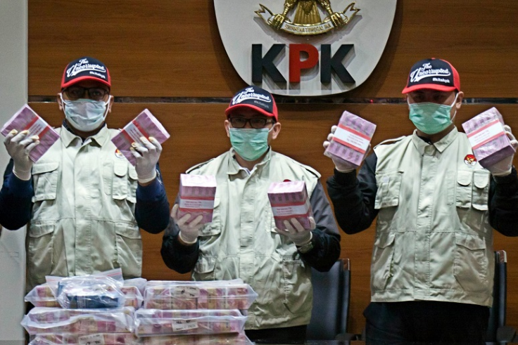 Penyidik KPK Beberkan Barang Bukti Suap Kemenpora (ist)