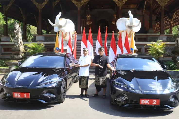 Kendaraan dinas baru Gubernur Bali Wayan Koster dan Wakil Gubernur Bali Nyoman Giri Prasta, mobil listrik BYD Seal. (Foto: Istimewa/FB)