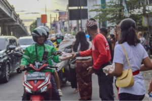 aksi sosial bertajuk Saka Bhoga Sevanam pada Minggu (16/3/2025).