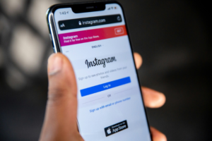 Ilustrasi pengguna Instagram. (Foto: Unsplash)
