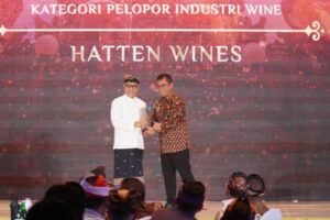 Hatten Wines Wins Pioneer Award at detikBali Awards 2025.