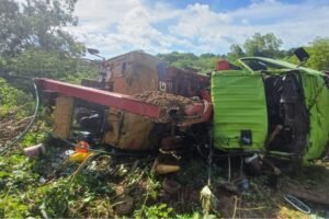 Truk towing yang mengangkut eskavator terjadi di Jalan Pura Puncak Wisesa, Desa Pecatu, Kecamatan Kuta Selatan, Badung.