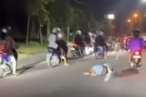 Sekelompok pemuda balap liar lalu tabrak pemotor hingga tewas.