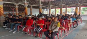 Elemen masyarakat di Kelurahan Beng saat menerima sosialisasi narkoba oleh Sat Resnarkoba Polres Gianyar, Kamis (3/4/2025).