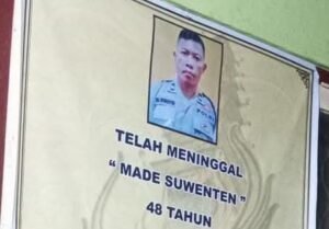 Aiptu Made Suwenten yang bertugas sebagai bhabinkamtibmas Pancasari meninggal dunia dan telah diupacarai oleh keluarganya.