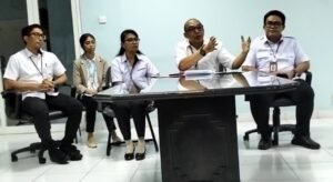Direktur RSUD Sanjiwani Gianyar, dr. I Nyoman Bayu Widhiartha, MM menjelaskan mengenai layanan obat bagi pasien.