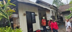 Bangunan dapur di Rendang, Kecamatan Manggis, yang sempat terbakar ini berhasil dipadamkan.