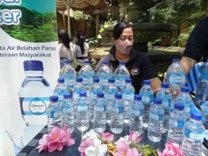 Air mineral Be Gianyar milik PAM Tirta Sanjiwani terimbas SE gubernur mengenai pembatasan air kemasan 1 liter.