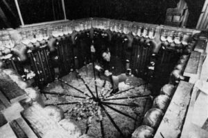 John Calhoun dalam Proyek Eksperimen Tikus "Universe 25" pada 1970 (Foto: Wikimedia Commons/Yoichi R. Okamoto