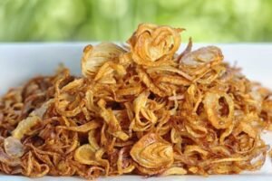 Bawang goreng.
