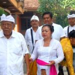 Gusti Made Tusan (kiri) didampingi istri Mas Sumatri yang kini jadi Anggota DPRD Bali bersama dua putranya.