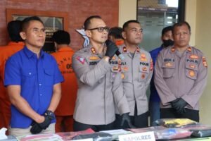 Kapolres Karangasem AKBP Josep Purba berjanji akan menindak praktik judi tajen di Karangasem.