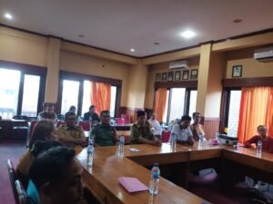 Persoalan rumah tangga yang melibatkan pasutri di Desa Kemenuh didamaikan di Kantor Desa.