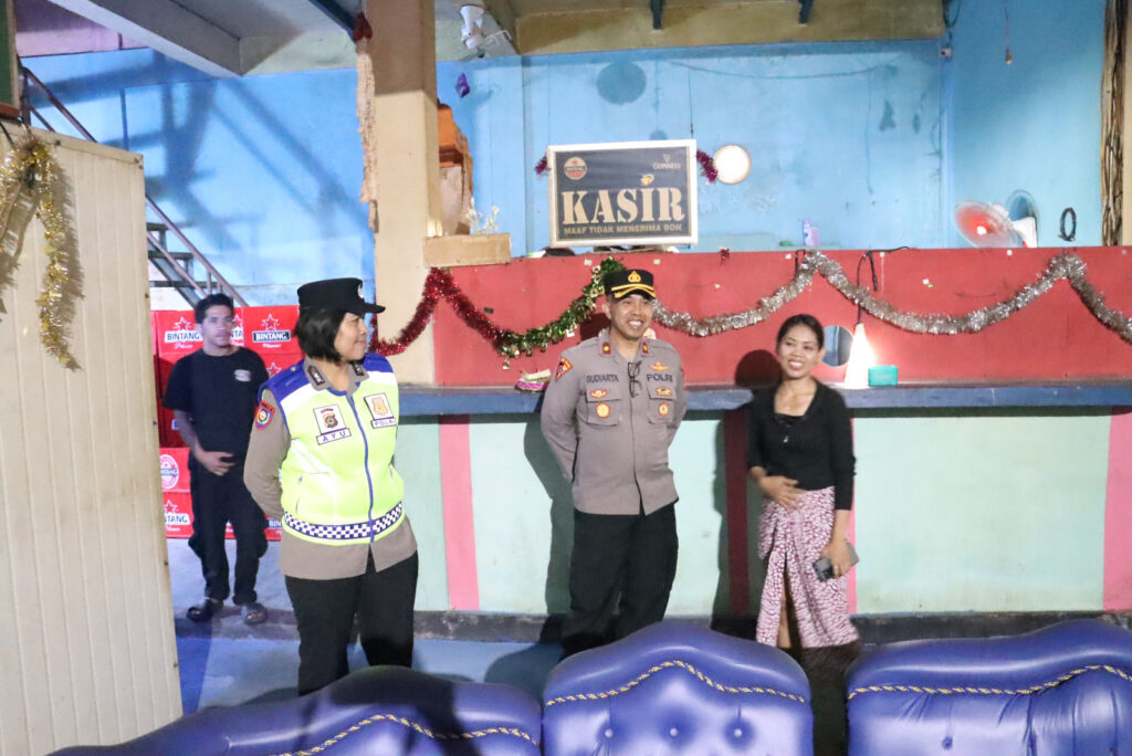 Patroli malam mencegah premanisme dan peredaran miras ilegal di Gianyar.