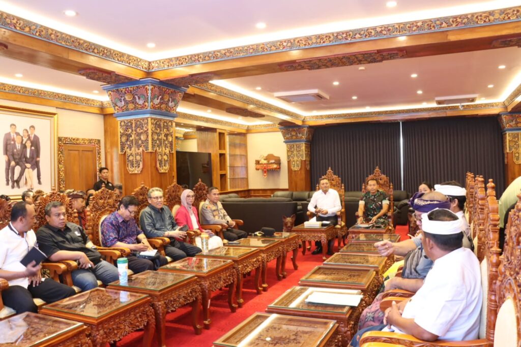Rapat membahas hama tikus di Kantor Bupati Gianyar pada Selasa (13/5/2025).