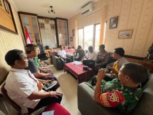 Kedua pihak dipertemukan membahas asap pembakaran babi guling yang dinilai mengganggu tetangga.