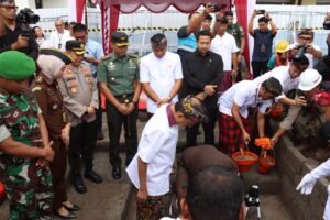Peletakan batu pertama Gedung Jantung Terpadu di areal RSUD Sanjiwani Gianyar oleh gubernur, bupati disaksikan forkopimda.