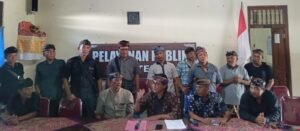 Tokoh masyarakat Desa Temesi menyampaikan penolakan warga terkait pemindahan TPA Suwung ke Desa Temesi.