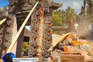Tangkapan layar perobohan candi kurung di kawasan pura yang diunggah akun FB Bali Jani.