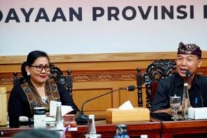 Ny. Putri Koster pimpin rapat persiapan Utsawa Busana Adat se-Bali di Dinas Kebudayaan, Kamis (15/5/2025)