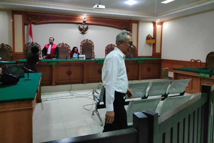 I Wayan Mudana jalani sidang di pengadilan tipikor denpasar.