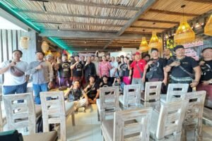 Forum Perjuangan Driver Pariwisata Bali gelar diskusi bersama akademisi dan tokoh pariwisata di Krisna Wisata Kuliner pada Rabu (21/5).