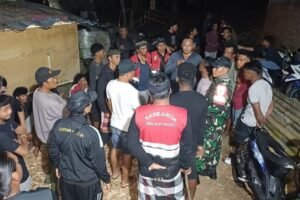 Petugas gabungan mendatangi lokasi bedeng proyek Villa di kawasan Pecatu, pasca keributan antar pekerja pada Minggu malam.