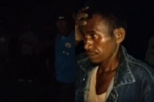 Tangkapan layar video saat keributan di area bedeng proyek lingkungan Banjar Kerta Lestari.